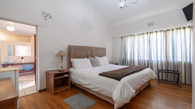 6 Bedroom Property for Sale in Parow North Western Cape
